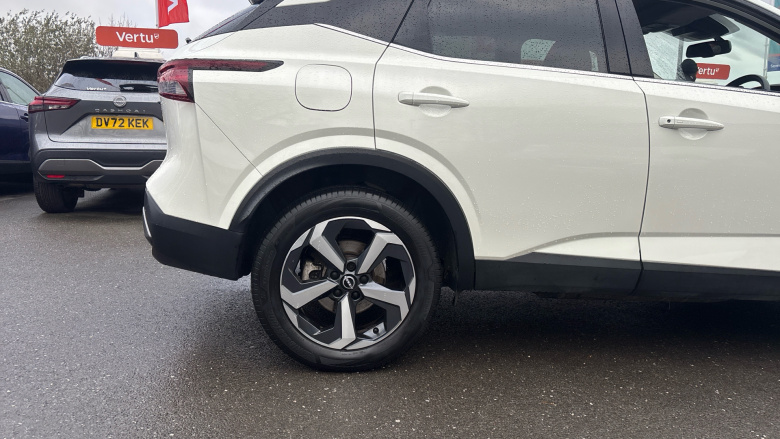 Nissan Qashqai 1.3 DiG-T MH N-Connecta 5dr Petrol Hatchback